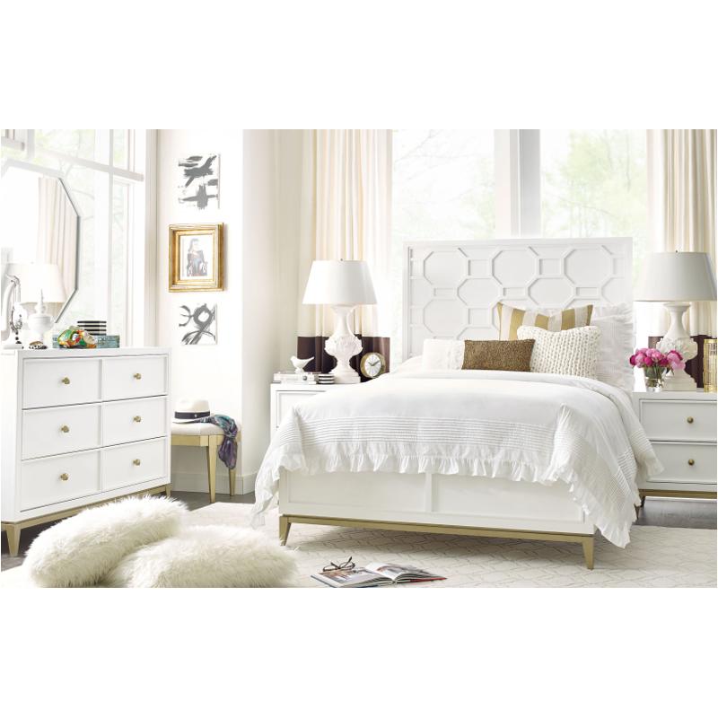 Bed / Dresser / Mirror / Nightstand