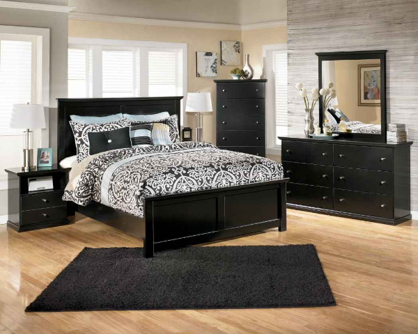 Bed / Dresser / Mirror / Nightstand