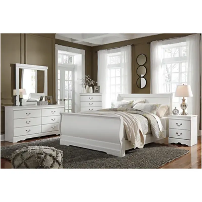 Bed / Dresser / Mirror / Nightstand