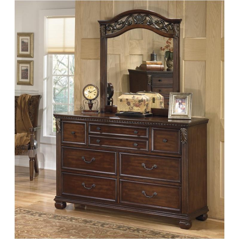 B526-31 Ashley Furniture Leahlyn - Reddish Brown Bedroom Furniture Dresser