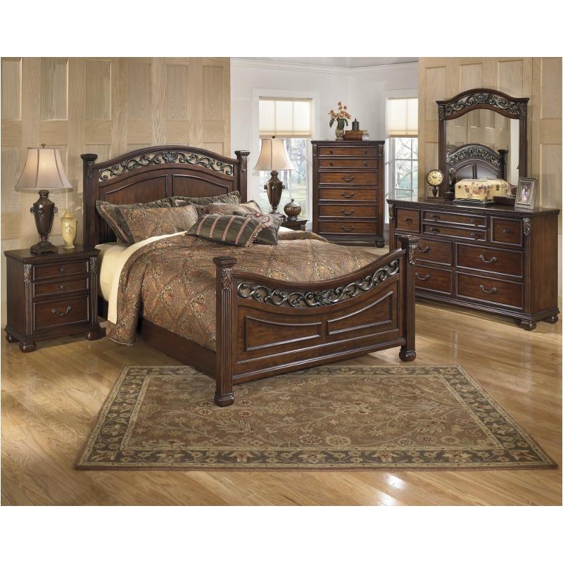 B526-57 Ashley Furniture Leahlyn - Reddish Brown Bedroom Furniture Bed