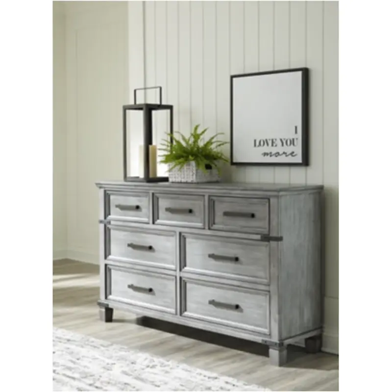 B772-31 Ashley Furniture Russelyn Bedroom Furniture Dresser